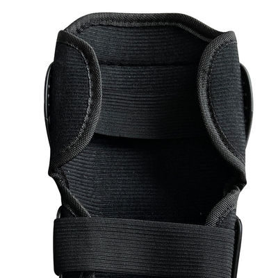 Les protecteurs de genou Black Elbow sont adaptés à toutes les tailles et personnalisables
