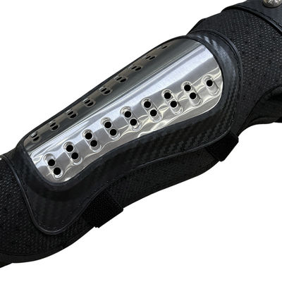 Accessoires de protection de motocyclettes flexibles et complets pour les jambes basses