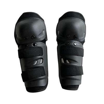 Protection de la jambe inférieure par un équipement de sécurité de moto épais et souples