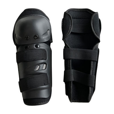 Protection de la jambe inférieure par un équipement de sécurité de moto épais et souples