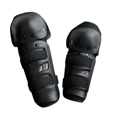 Protection de la jambe inférieure par un équipement de sécurité de moto épais et souples