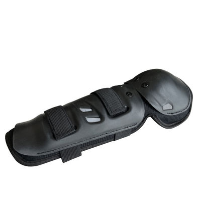 Protection de la jambe inférieure par un équipement de sécurité de moto épais et souples