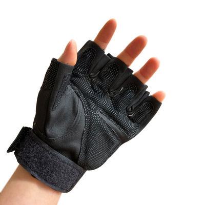 Des gants d'entraînement sur mesure pour la sécurité sur le campus et la protection contre les flammes