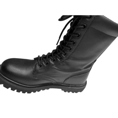 Les activités en plein air sont plus confortables avec des bottes en cuir noir résistantes à l'huile