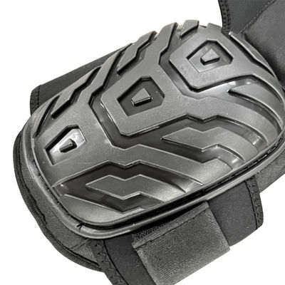 Des coussins de coude et de genou noirs flexibles pour un ajustement universel en matière de protection sportive