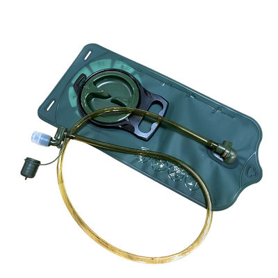 Restez hydraté en déplacement avec notre sac d'eau de 11 pouces, poche fermeture à glissière intérieure incluse.