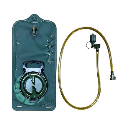 Restez hydraté en déplacement avec notre sac d'eau de 11 pouces, poche fermeture à glissière intérieure incluse.