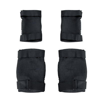 Une taille adaptée couleur noire patin à roulettes Coude et genoux pour la protection du sport