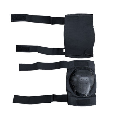Une taille adaptée couleur noire patin à roulettes Coude et genoux pour la protection du sport