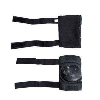 Une taille adaptée couleur noire patin à roulettes Coude et genoux pour la protection du sport