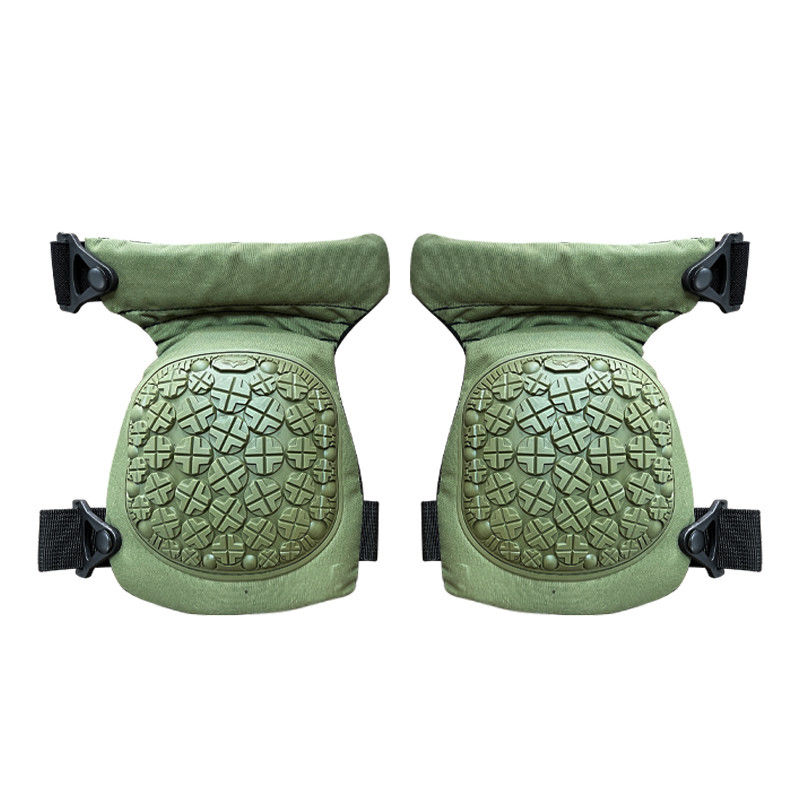 L'utilisation de l'équipement de protection des genoux en gel vert pour le jardin