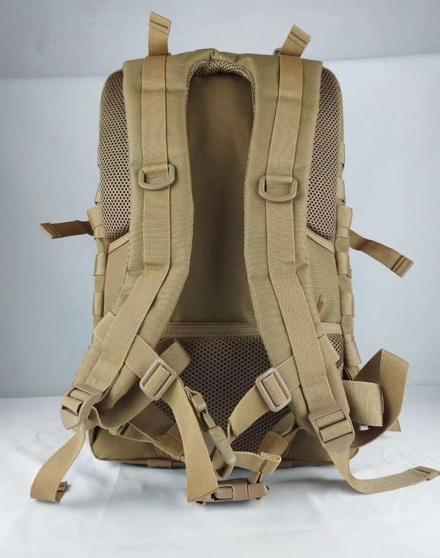 Un sac à dos spécial pour les voyages en plein air unisexe en vert avec une grande capacité et une doublure en coton