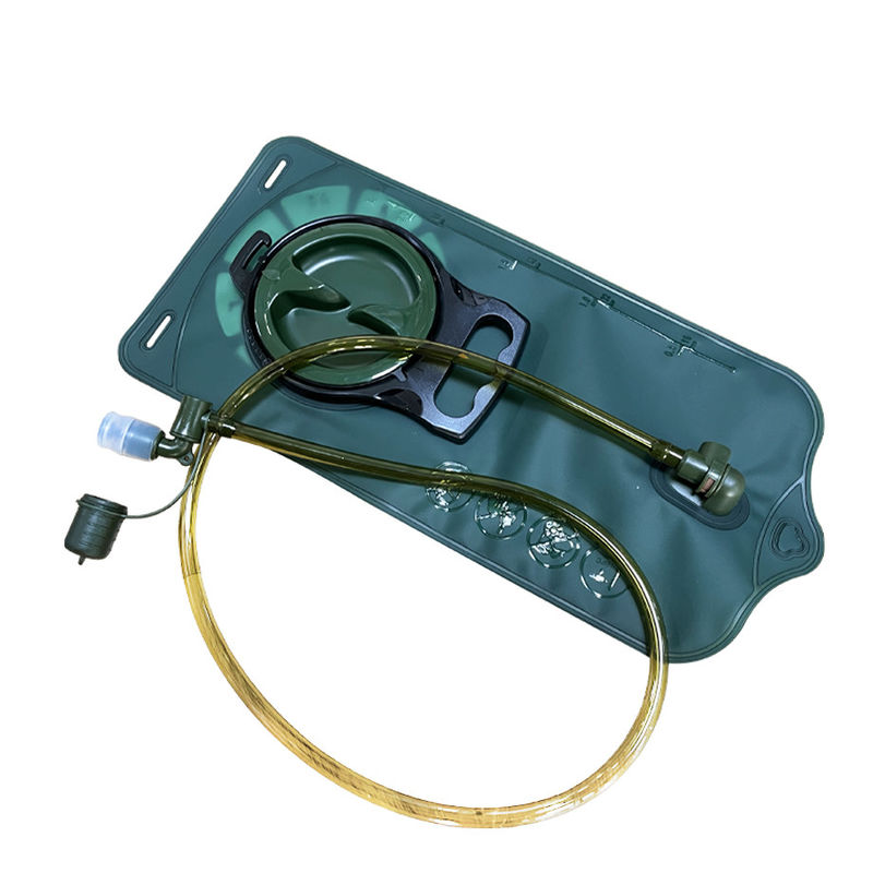 Restez hydraté en déplacement avec notre sac d'eau de 11 pouces, poche fermeture à glissière intérieure incluse.